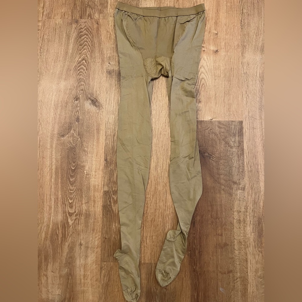 Jomi maternity panel compression hose. Size medium. Like new. Worn once.